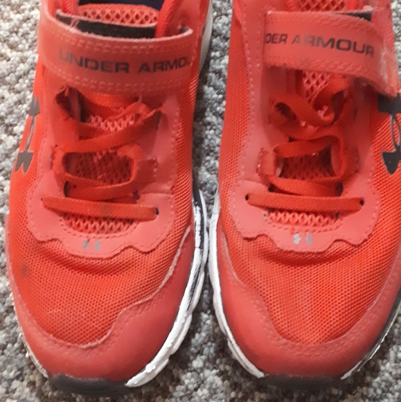 Under Armour Shoes Kids sz 3 Red EUC - Picture 9 of 9